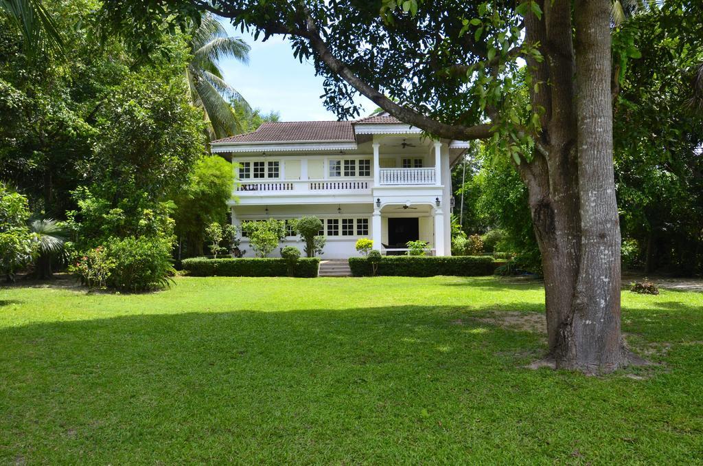 Baan Khun Nang Colonial Residence Mae Nam Exterior foto